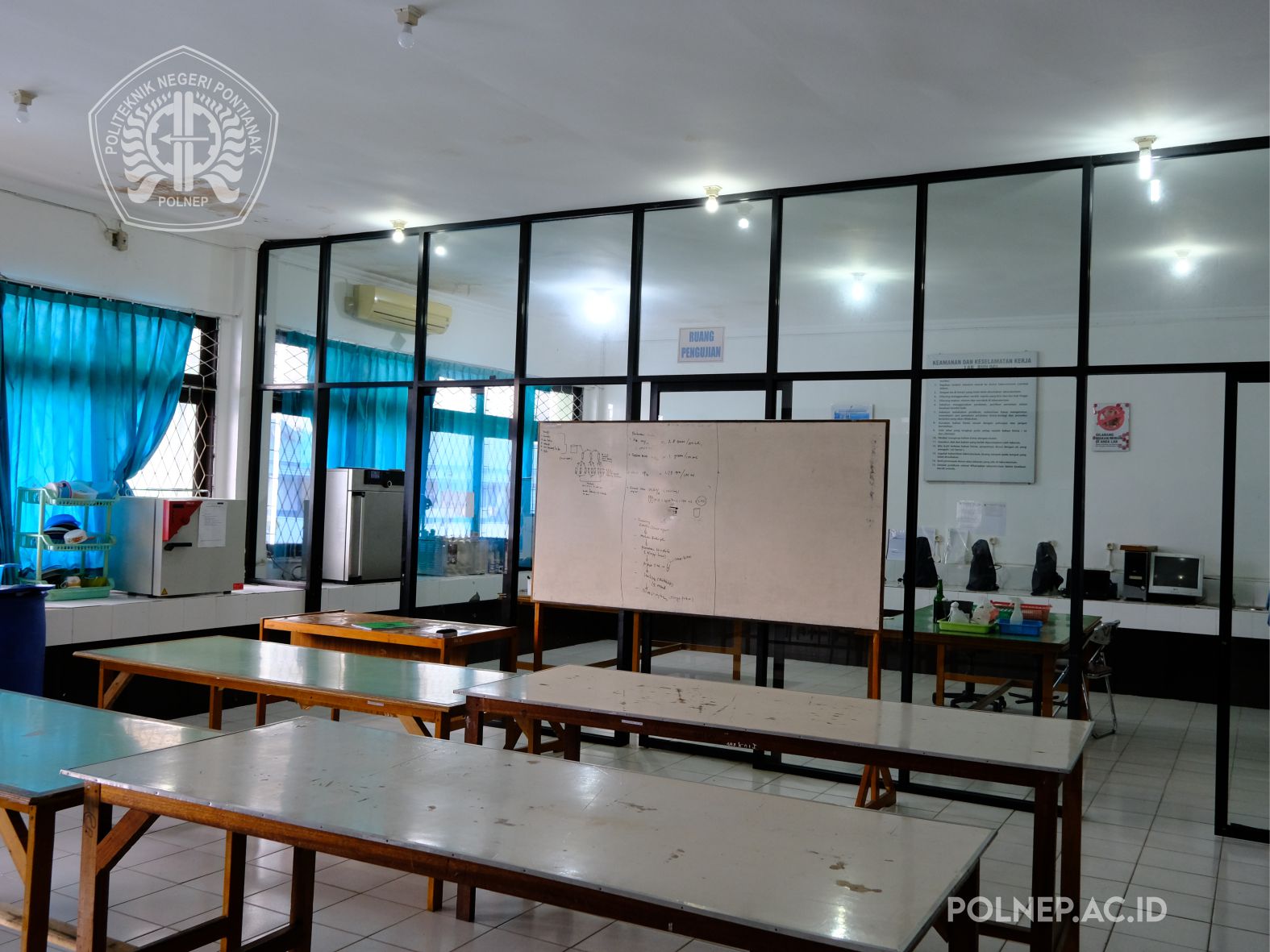 Ruangan Lab Biologi