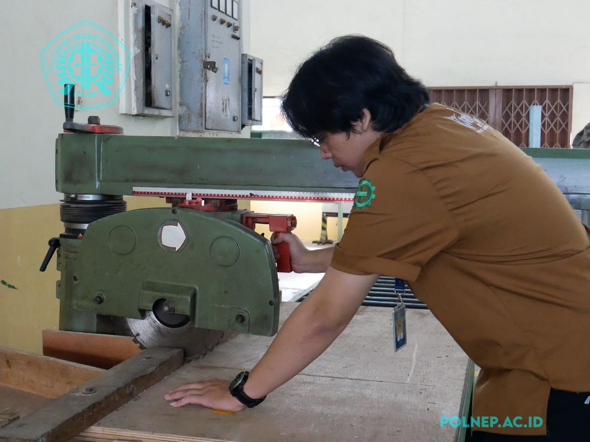 Mesin Gergaji Kayu