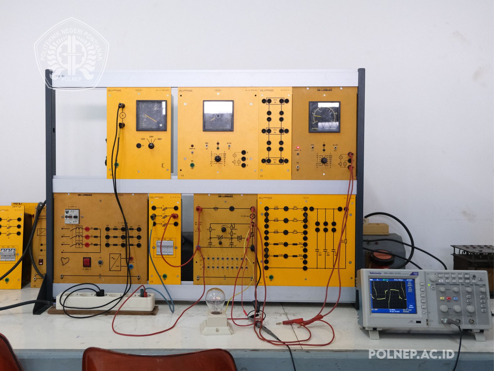Konverter AC (Voltage Regulator)