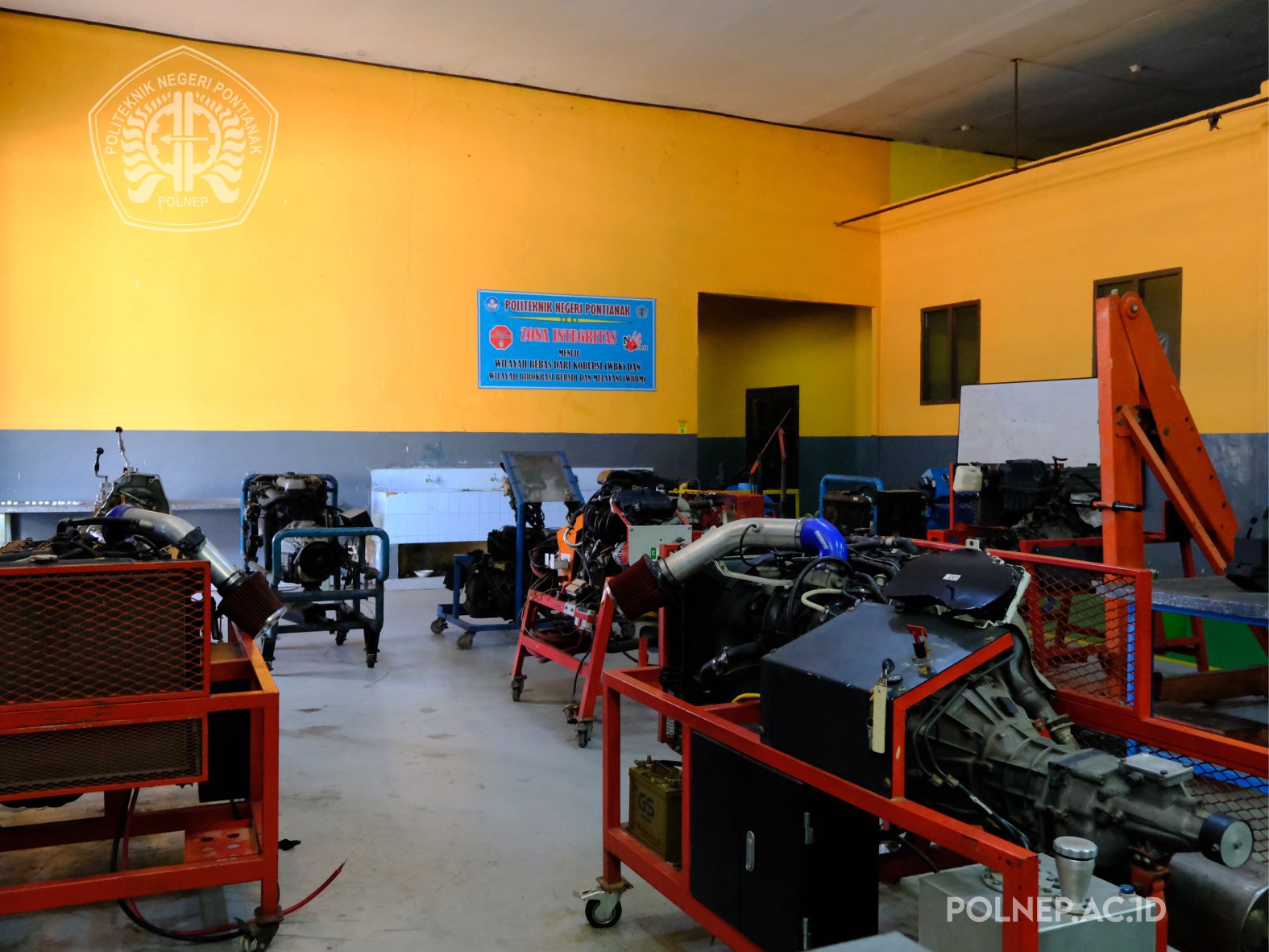 Engine Stand Bensin